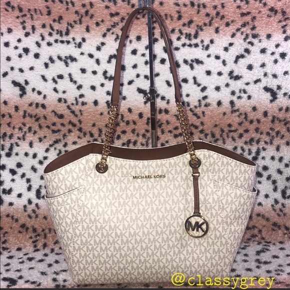 Michael Kors Handbags - Michael Kors Jet Set Shoulder Tote